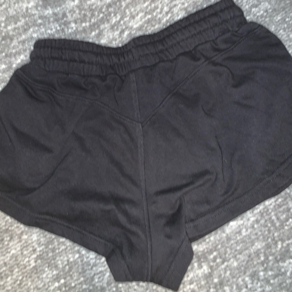 Gymshark legacy shorts - Picture 2 of 3